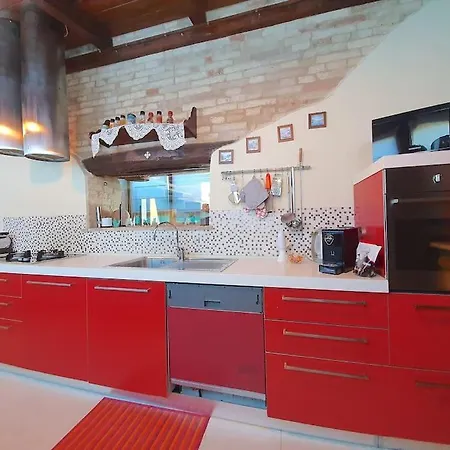Martin Con Piscina Privata モンテグラナーロ