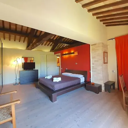 Martin Con Piscina Privata * Монтегранаро